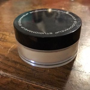 Studio Makeup HD Finishing Powder